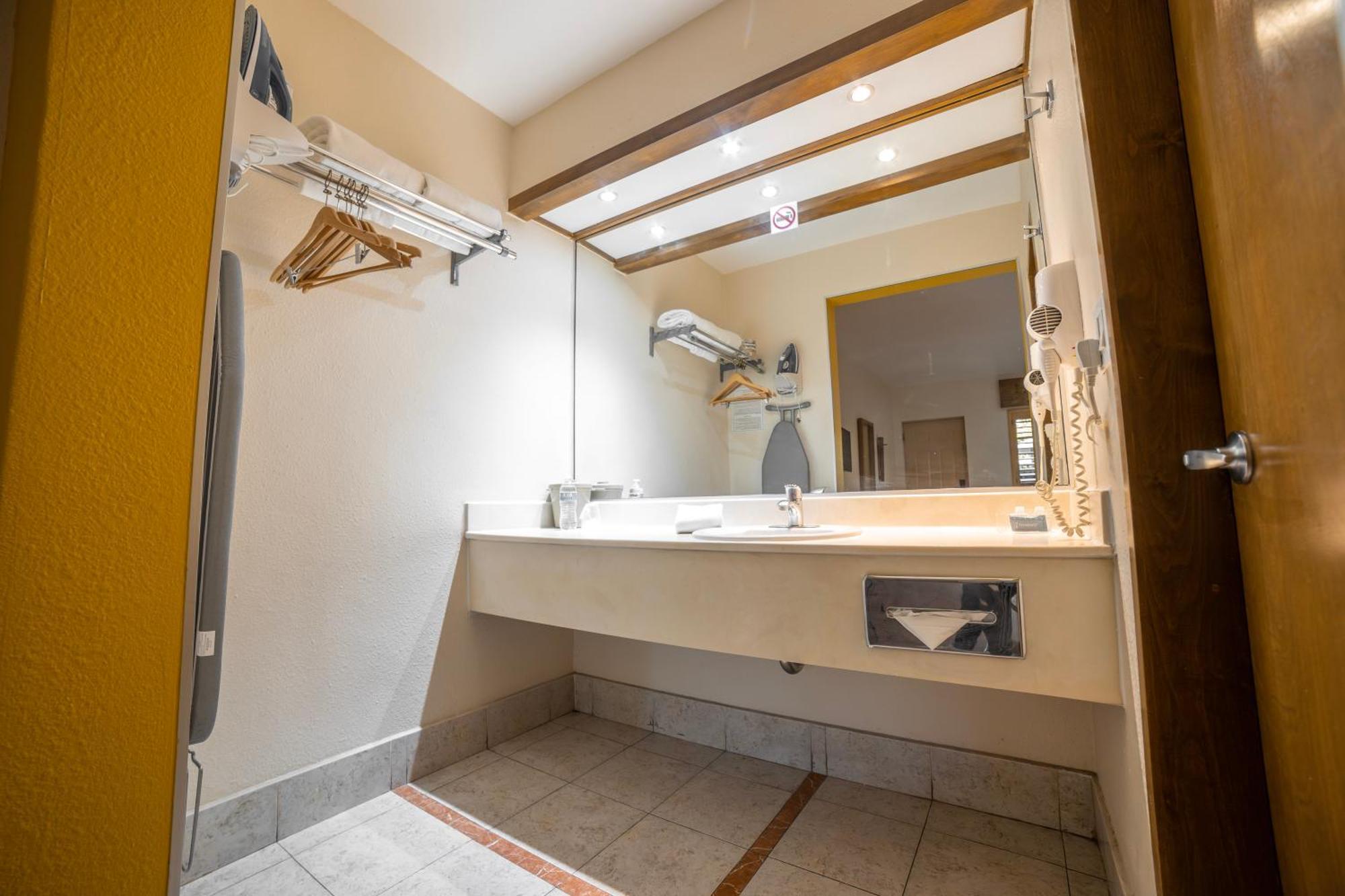 Hotel Colonial مكسيكالي المظهر الخارجي الصورة