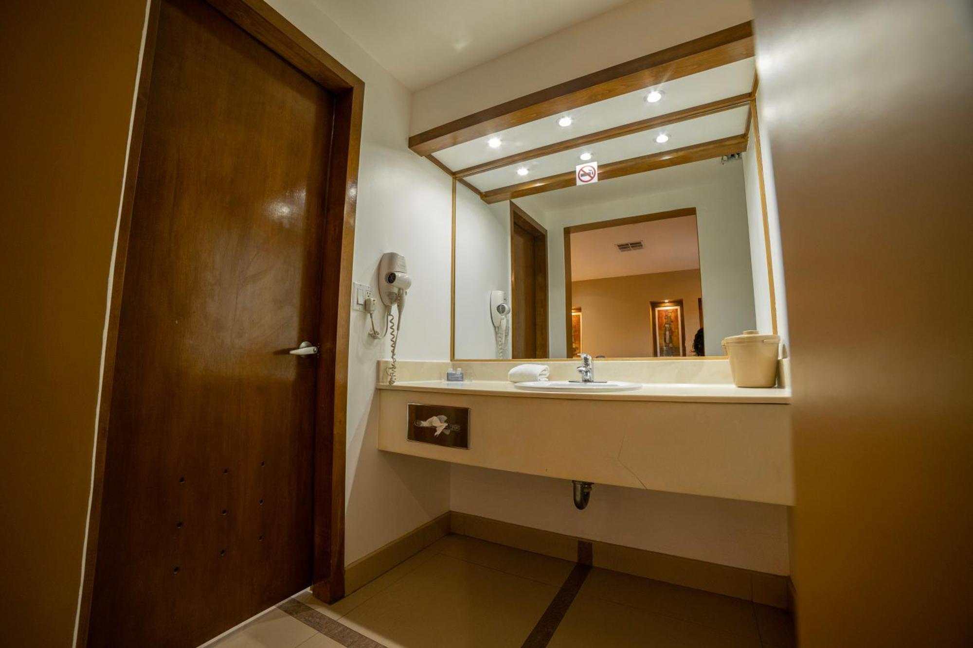 Hotel Colonial مكسيكالي المظهر الخارجي الصورة